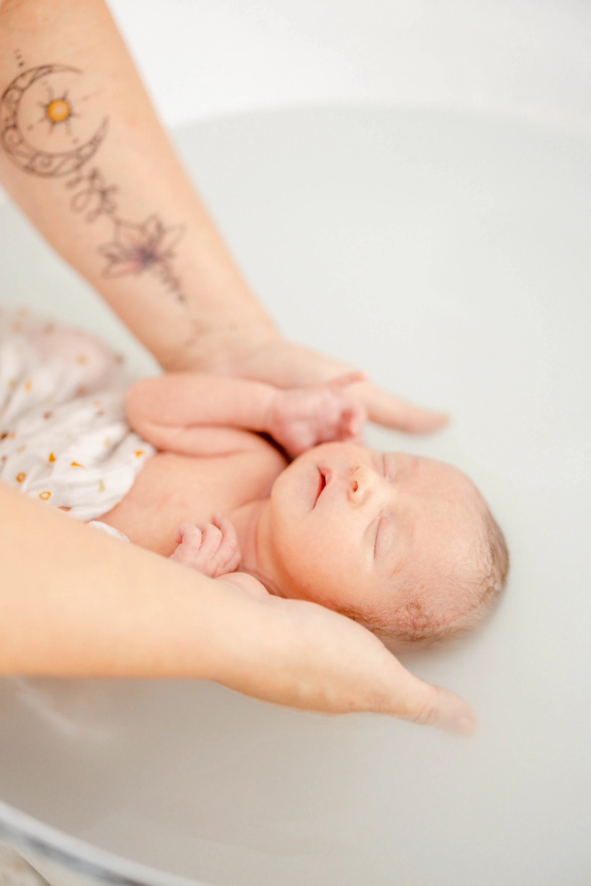 enfant naissance gris marron bébé